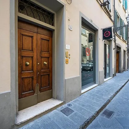 Old Town, Near Ponte Vecchio Apartment